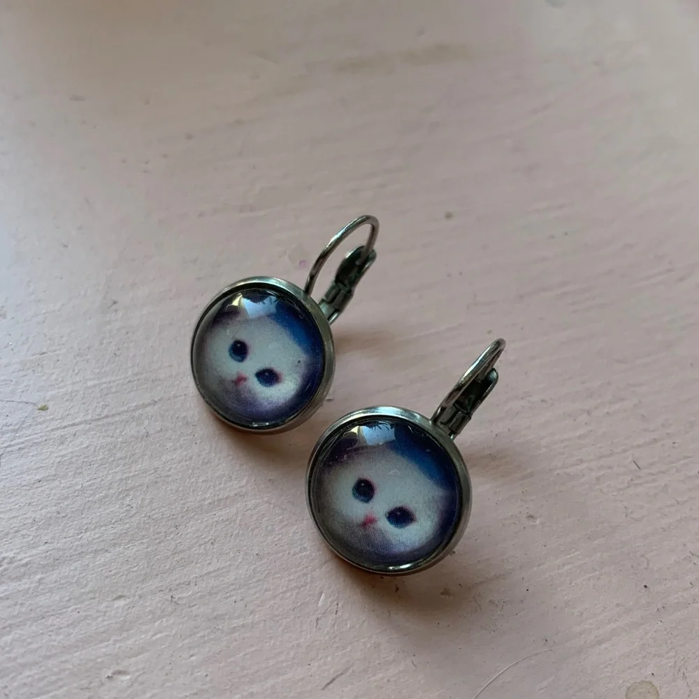 Glass Cat Kitten Earrings - Picture 2 of 4